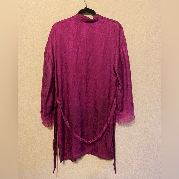 NWT Victoria’s Secret Women’s Robe lingerie Lace Silky Magenta Sexy XS / S - Picture 2 of 5